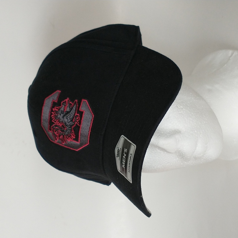 NEW FAN Favorite Gamecocks Logo Black Embroidered Men's Cap. One Size